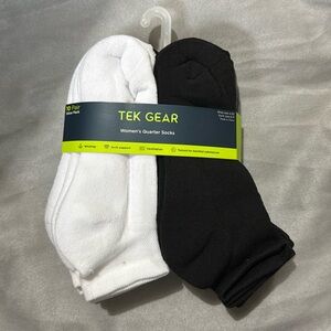 TEK GEAR QUARTER SOCKS.. black, white and gray!